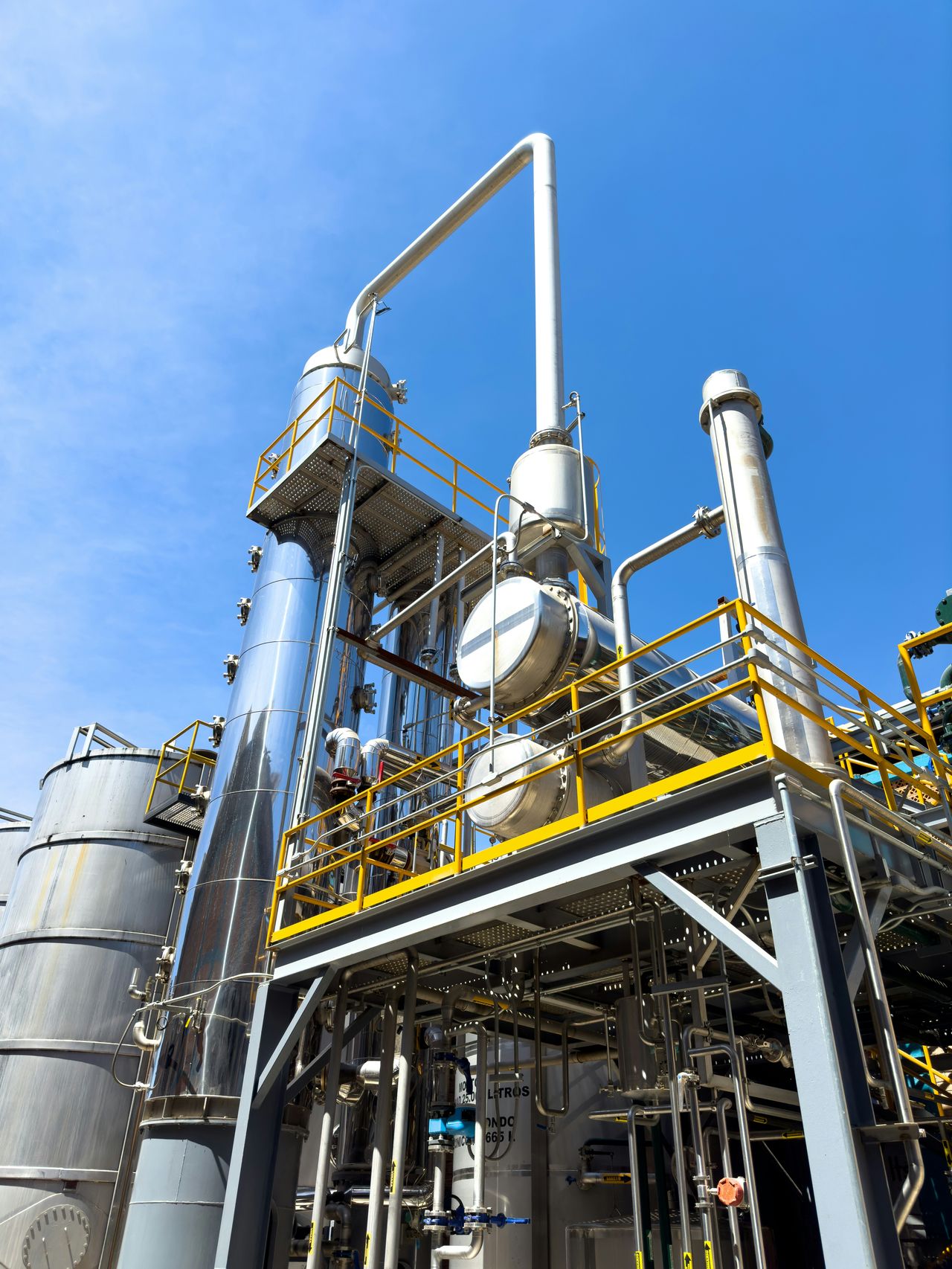 Steam cracker memecah naphtha jadi gas